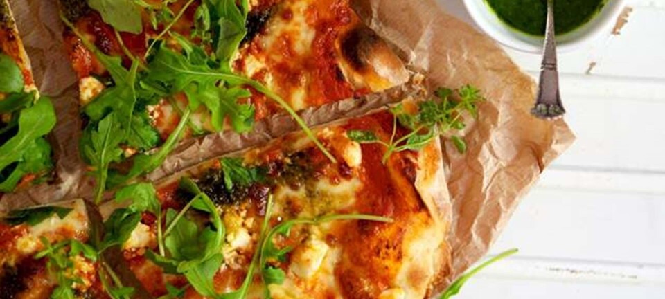 Hjemmebagt pizza med surdejsbund