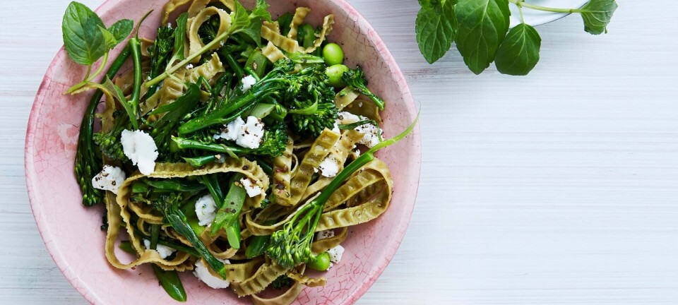 Grøn fettuccine med edamamebønner og broccoli