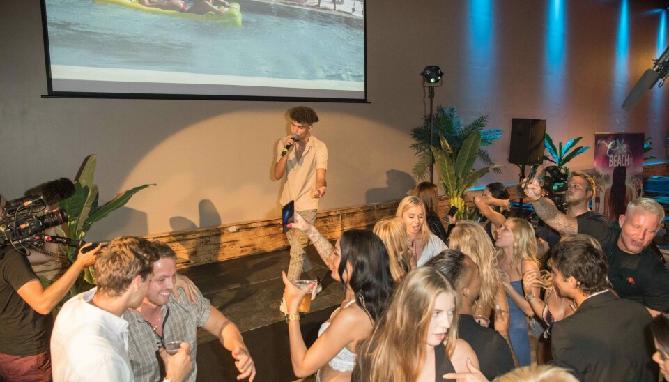 Efter visningen af premiereafsnittet kom kunstneren Passion på scenen og spillede 'Oceaner', der er 'Ex on the Beachs' nye titelsang (Foto: Henrik R. Petersen)