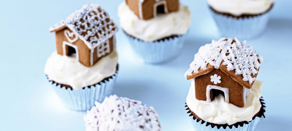 Julemuffins med hus på toppen