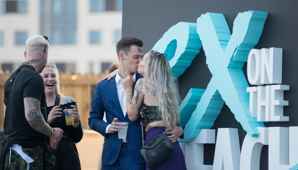 René fra sæson tre fik et kys af Tabita fra sæson to (Foto: Henrik R. Petersen)