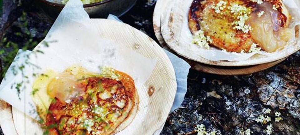 Pandekager med hyld og lemoncurd