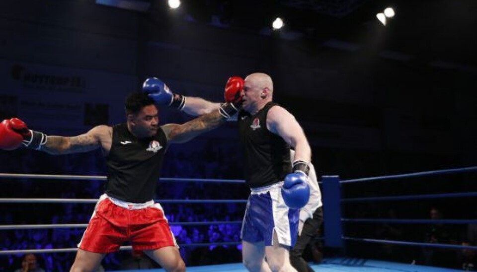 Slagene fløj, men Valdemar endte med at tæske Panda, der måtte sunde sig og blev dømt ude (Foto: Henrik R. Petersen).