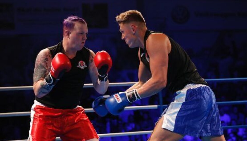 Det varede kun ganske få minutter, før Mathias fik knock out'et Moster Niller. Et hårdt slag i hovedet fik dommeren til at afslutte kampen (Foto: Henrik R. Petersen).