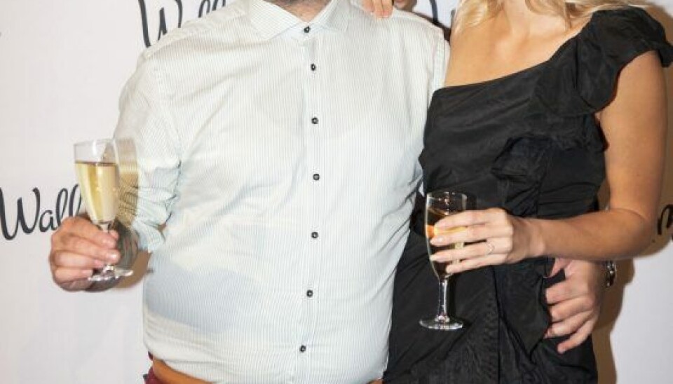 Umut er klar til at skille sig af med sin sædvanlige frisure for at imponere dommerne og seerne i 'Vild med dans'. Her ses han med 22-årige Sidse, som han påstod var hans ikke-biologiske datter til Wallmans gallapremiere onsdag (Foto: Anthon Unger).