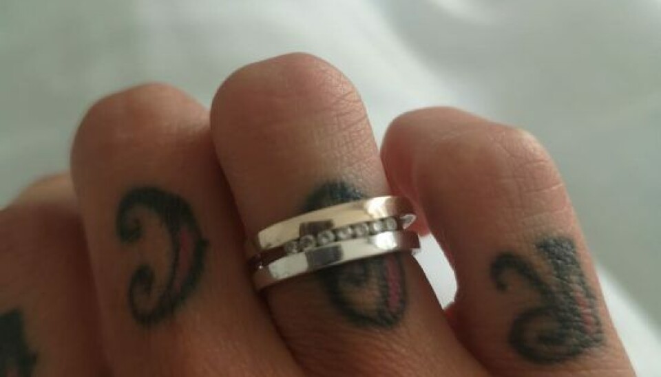 - Ringen er guld og sølv med sten, da Jurstinne er til guld, og jeg er til hvidguld/sølv - og så lidt bling skal der være, fortæller Michella. (Foto: Privat)