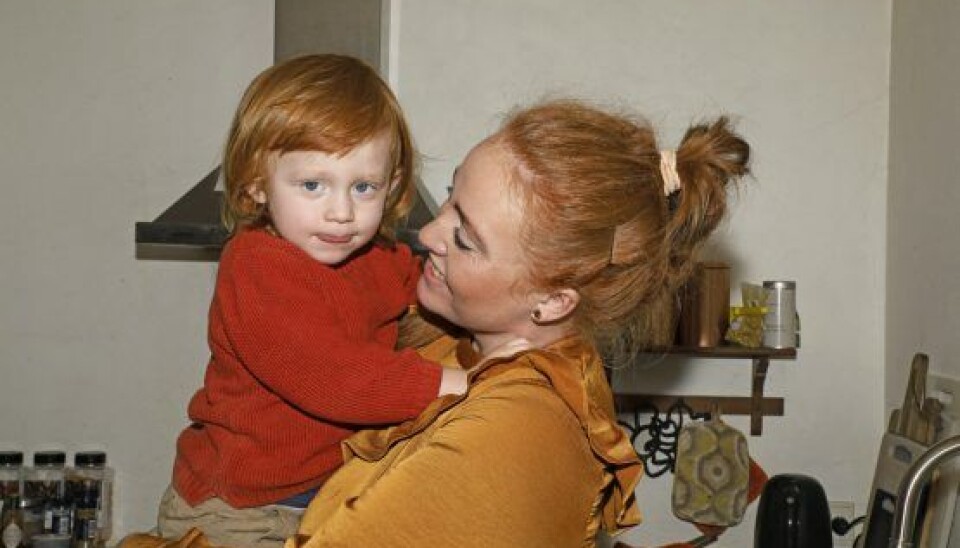 Holger på to år skal snart være storebror, når amatørbageren får en datter til januar. (Foto: Niels Henrik Dam)