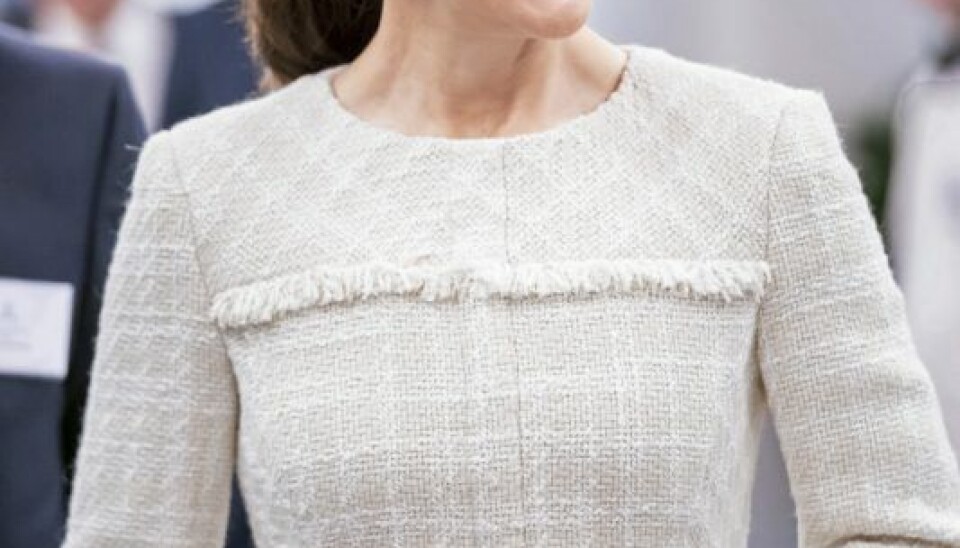 Kronprinsesse Mary har fået en større ring, hvor hun normalt går med sin vielses- og forlovelsesring. (Foto: Klaus Bo Christensen)