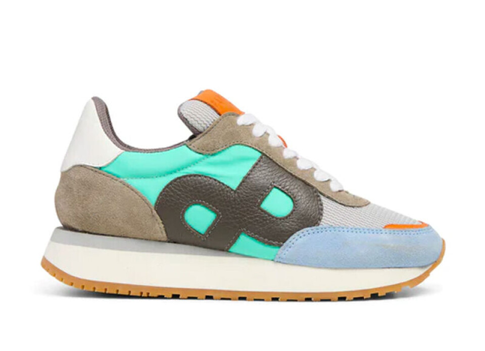 pavement_sneakers.jpg