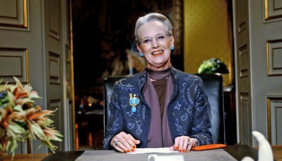 Dronning Margrethe ved sit skrivebord på Amalienborg Slot onsdag d. 31. december, 2003 umiddelbart efter afholdelsen af den traditionelle nytårstale (Foto: Keld Navntoft/Scanpix)