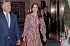 Selvom kronprinsesse Mary har en af landets største garderober med mange dyre mærker, er hun vild med sin kjole fra H&M, som hun har båret ved flere lejligheder blandt andet ved Copenhagen Fashion Summit i maj og for nylig under hendes besøg i
Indonesien. (Foto: Lars E. Andreasen)
Kronprinsesse Mary