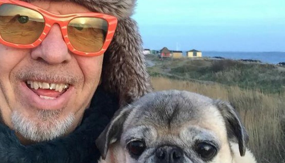 Jacob Haugaard og hunden Fifi. (Foto: Privat)