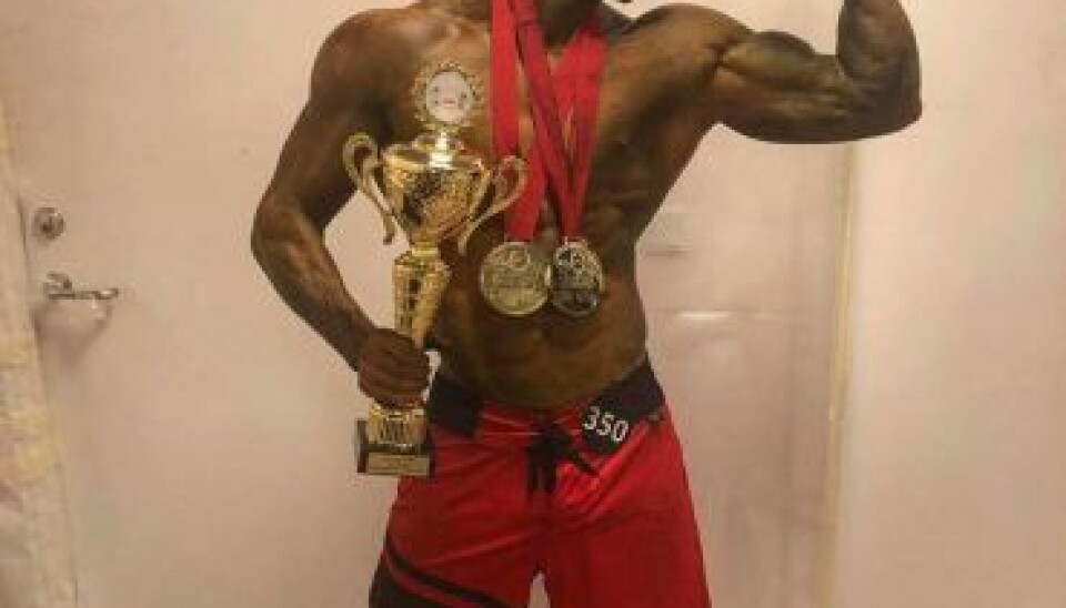 Oliver vandt DM i juniorklassen og seniorklassen i kategorien men’s Physique. (Foto: Privat)