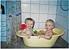 Magnus og Sofus i badet som helt små (Foto: Privat)