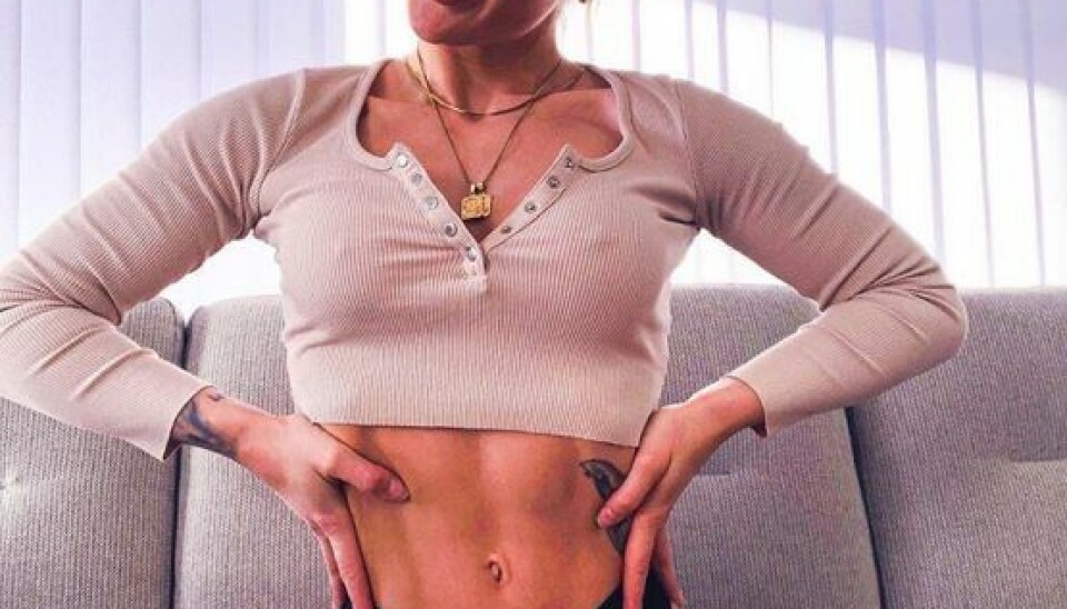 Michelle synes bestemt ikke, der er nogen skam i, at man kan se, hun ikke altid går med bh (Foto: Privat)