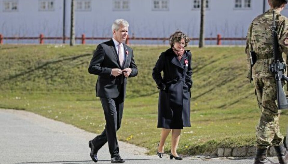 Dronning Margrethe havde selskab af sin søster, prinsesse Benedikte, ved repremieren på balletten, som hun har lavet scenografi og kostumer til (Foto: Henrik R. Petersen)