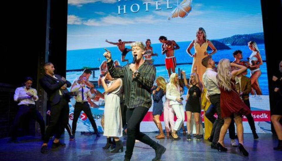 Bro optrådte med 'Døgnrytme' til 'Paradise 2019'-premieren (Foto: Janus Nielsen)