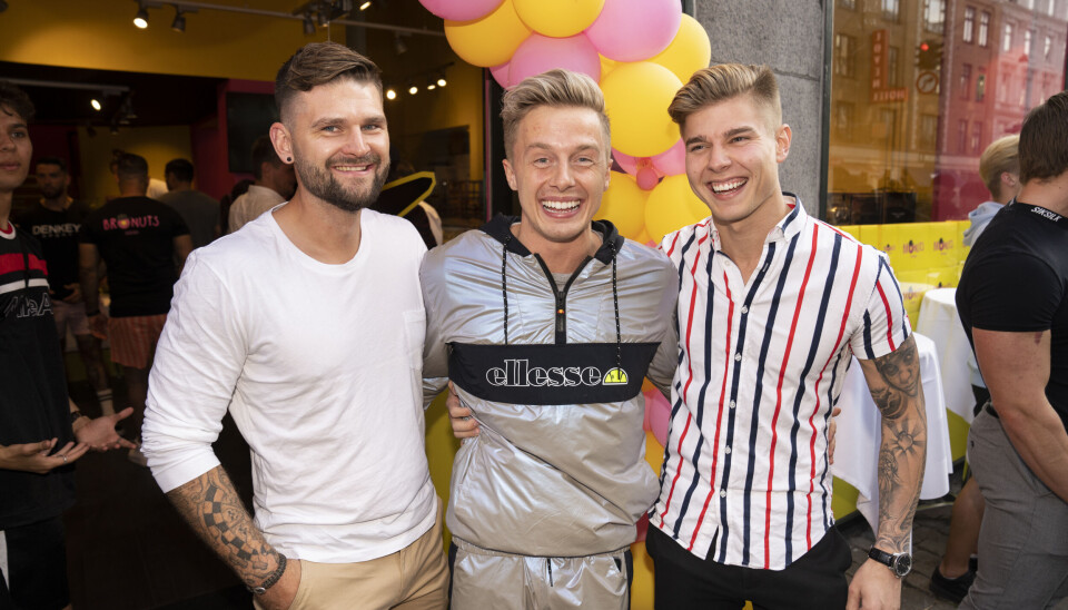 Nicolai fra 'Paradise 2018', sammen med Teitur og Jonass fra 'Paradise 2019' til Bronuts-reception (Foto: Anthon Unger).