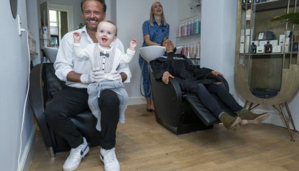 Dennis Knudsen med sin søn Lucas. (Foto: Klaus Bo Christensen)