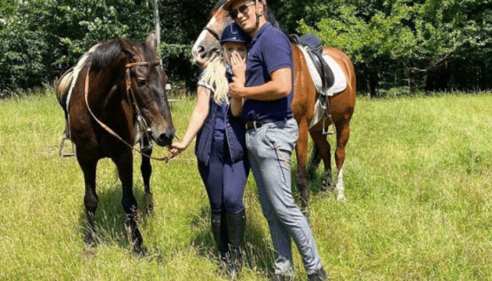 Det var ikke nemt at holde tårerne tilbage for Maria, da hun lige var blevet friet til af Michael (Foto: Privat)