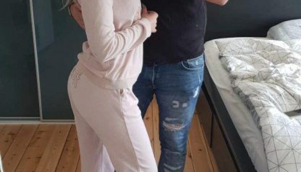 Katrine Hoffmann og Mathias i lejligheden i Emdrup (Foto: Privat)