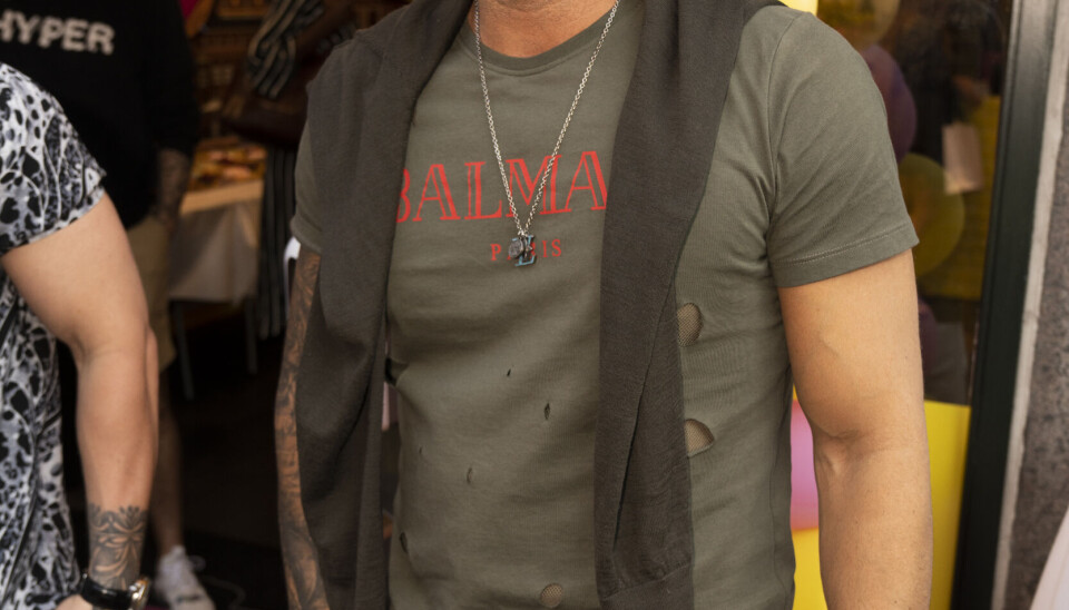 Den tidligere realityhunk, Ciano, har spillet fodbold med Türker i mange år, og var derfor dukket op til reception for at støtte sin gode ven og hans iværksætteri. Ikke mindst havde Chiano arrangeret en særlig entré, så han ankom i en orange Porsche for at hjælpe med at tiltrække lidt opmærksomhed til den nye butik (Foto: Anthon Unger)