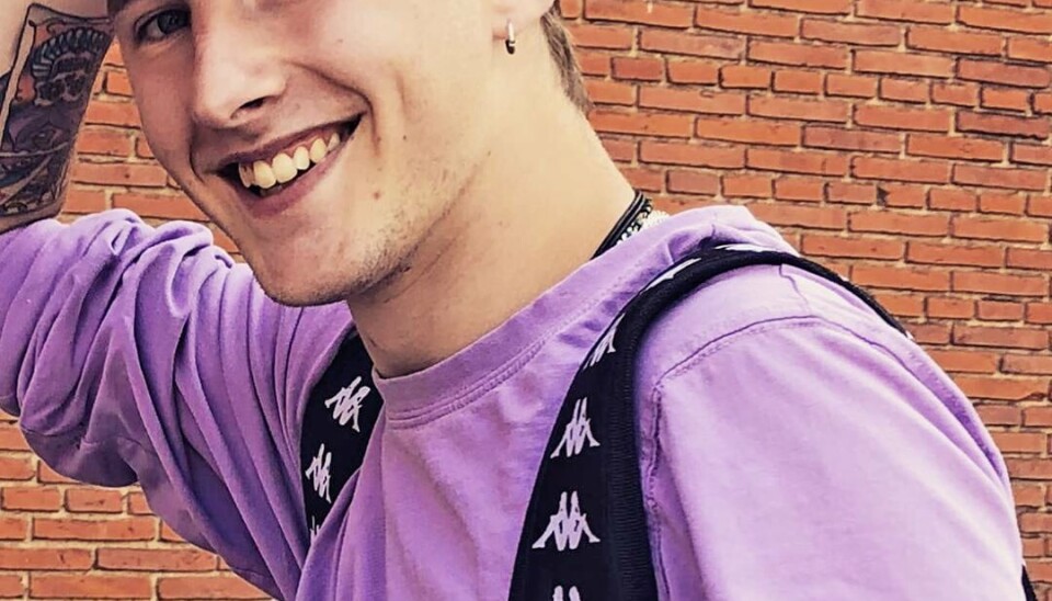 Puk Elgaards søn, 18-årige Robin, er sprunget ud som HF-student fra gymnasiet Efterslægten i København. I lørdags kørte han i vogn gennem byen med skolekammeraterne, men festen med familien er derimod udskudt til senere.
– På grund af coronaen har vi udskudt familiefesten til senere.  Den kommer til at finde sted i haven. Det vigtigste er vel også samværet med skolekammeraterne, mener den 52-årige tv-vært (Foto: Privat)