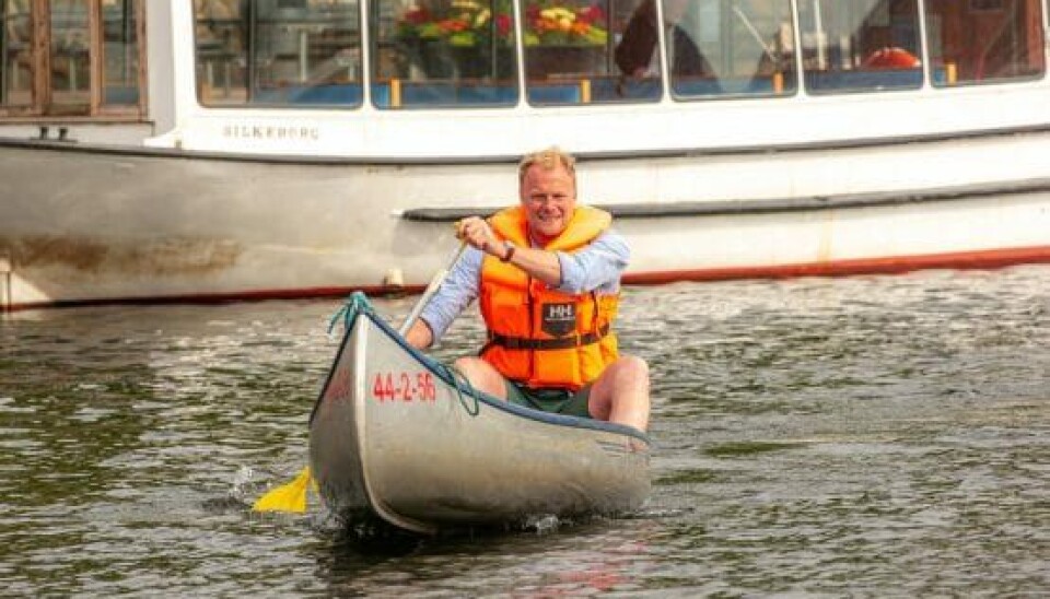 En sejltur på Gudenåen er blandt de ting, Christian Degn anbefaler at bruge tid på, hvis man rammer hans hjemegn i ferien (Foto: Michael Stub)
