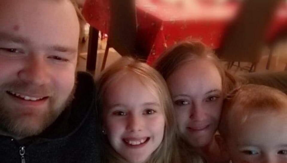 Det tidligere ægtepar Christian og Glennie sammen med børnene Emma og Alexander (Foto: Privat)