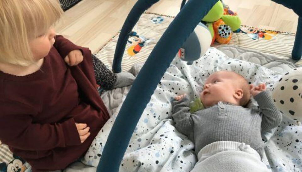 Sandra Annemaries to børn, toårige Mynthe og Louie på knap et halvt år (Foto: Privat)