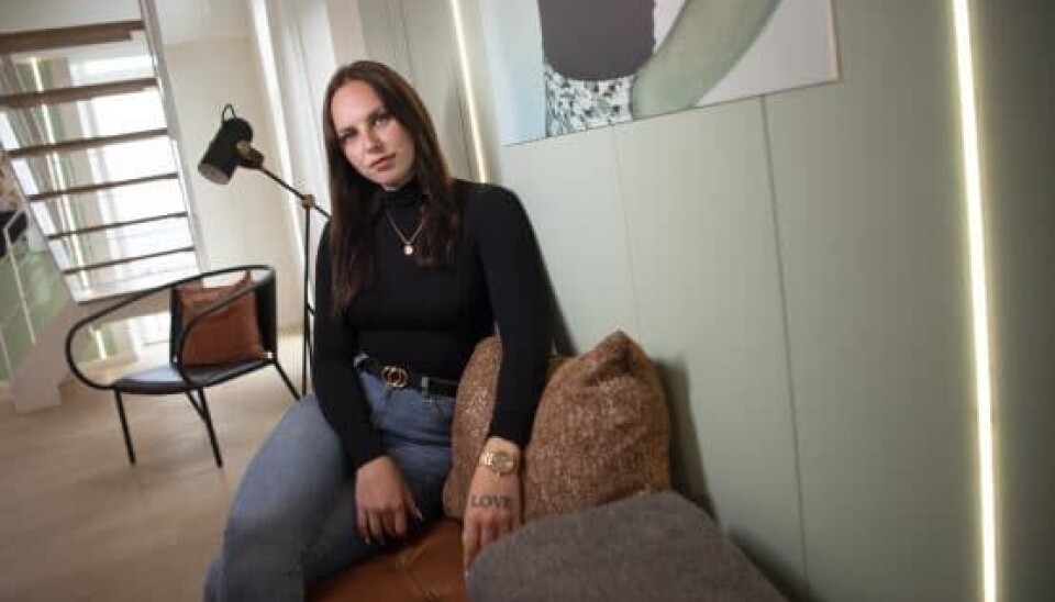 - Det er hårdt. Selvfølgelig er det hårdt, og jeg har da også allerede grædt, siger Naja om de første dage som deltager i ’Singletown’. (Foto: anthon Unger)