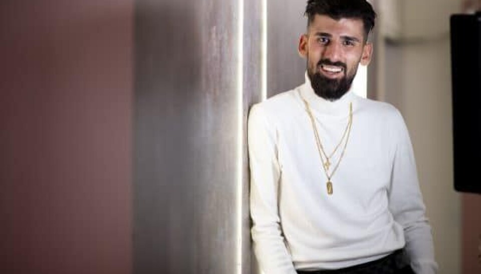 Amil er DJ og arbejder på et lager. Til efteråret er han med i 'Singletown'. (Foto: Anthon Unger.)