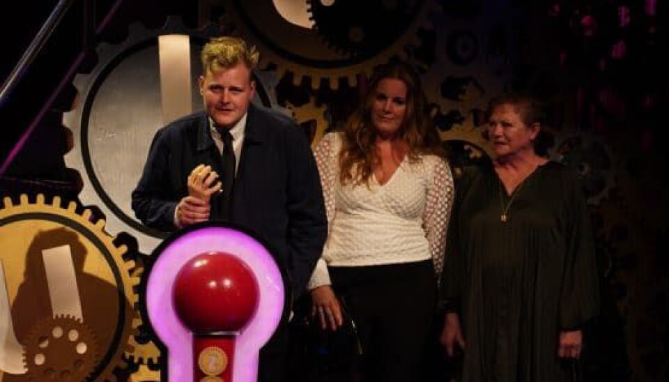 Frederik Rosgaard får overrakt Talentprisen. (Foto: Anthon Unger.)