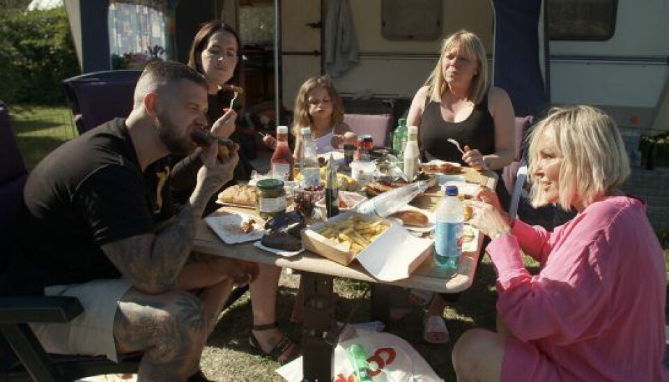 Grillhygge hos 'Familien fra Bryggen'-stjernerne. (Foto: TV3)