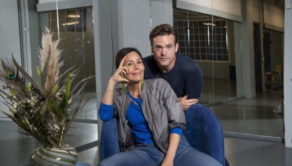 Nukaka Coster-Waldau & Silas Holst blev glædeligt overrasket, da de fandt ud af, hvem de skal danse med de forhåbentlig næste mange uger. (Foto: Anthon Unger)