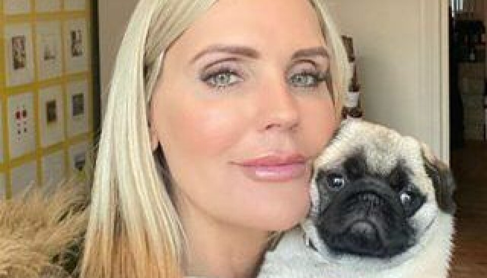 Janni er vild med sin nye mops Lola (Foto: Privat)