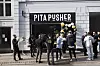 Åbningen af 'Pita Pusher' på Vesterbrogade i København. (Foto: Anthon Unger)