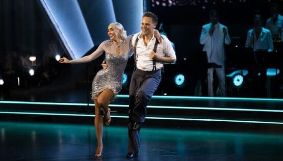 Mille Funk og Kristian Bech i en jive til premieren. (Foto: Anthon Unger)