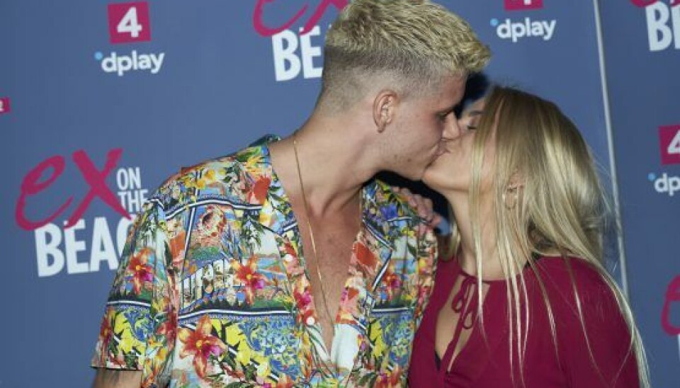 Sara og Jeppe efter hjemkomsten fra 'Ex on the Beach', hvor de endnu var stormende forelskede (Foto: Janus Nielsen)