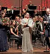 Med som æresgæst var Dronning Margrethe, der som protektor for 'Lauritz Melchior International Singing Competition', kastede sin royale glans over det storslåede arrangement.

Konkurrencen er verdens største internationale af sin slags, hvor unge Wagner-sangere dyster om at blive udråbt som den bedste. I år blev de fire finalister på imponerende vis akkompagneret af Aalborg Symfoniorkester.

LÆS OGSÅ: Kronprinsessens kamp mod mobning: Marys vandhunde

 Konkurrencen, der er blevet grundlagt af Wagner-sanger Poul Elming, blev for første gang afviklet i 2010. Det var en meget stolt nordmand, der i år kunne kalde sig for vinder (Foto: Britt Lindemann)

I sidste ende blev det norske Margrethe Fredheim, der vandt konkurrencen, og hun blev hyldet af ikke alene et stort, begejstret publikum, men også af Danmarks dronning.

Foruden den flotte kåring kunne sangerinden glæde sig over den fine pengepræmie på 20.000 euro.

LÆS OGSÅ: Anders og Torben fylder rundt: Drømmer om dobbeltbryllup

LÆS OGSÅ: Har fået svar på coronatest