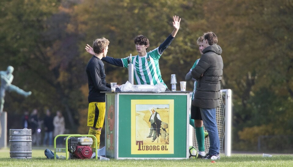 Prins Nikolais hold led et 6-5 nederlag på straffe, og i baren blev der diskuteret taktik med målmånden (Foto Henrik R. Petersen)