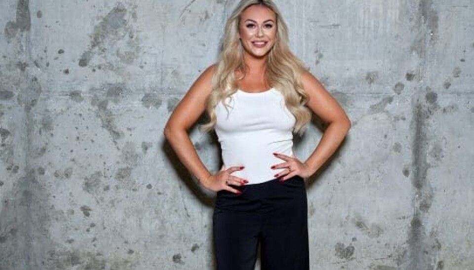 26-årige Amanda Palm har længe været ked af sin krop. Derfor overvejer hun en operation, som man kan følge i 'Mig og mine nye bryster'. (Foto: Nent Group/TV3)