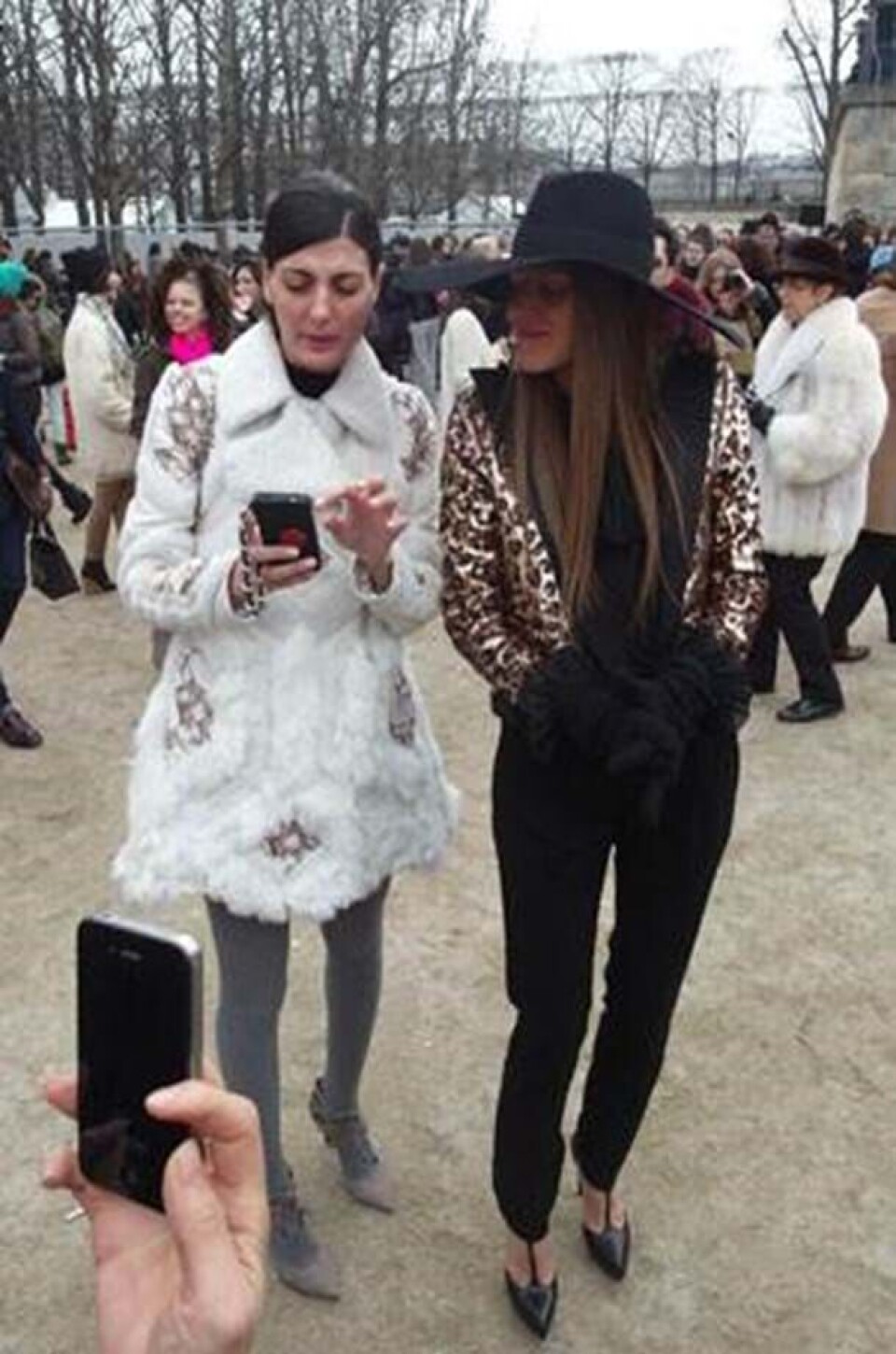 Se fransk lækkerhed på gaden til Paris Fashion Week i marts 2013