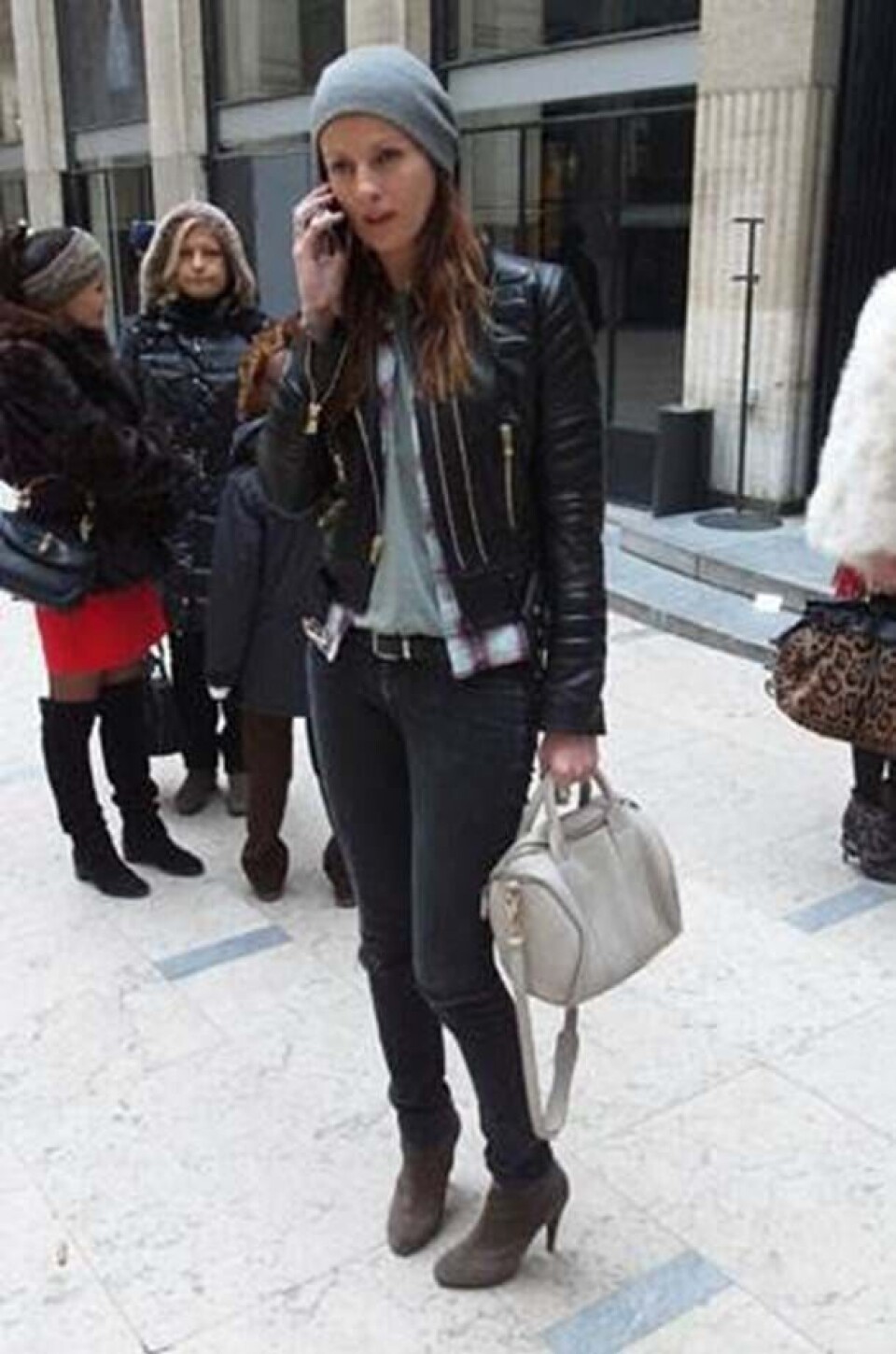 Se fransk lækkerhed på gaden til Paris Fashion Week i marts 2013