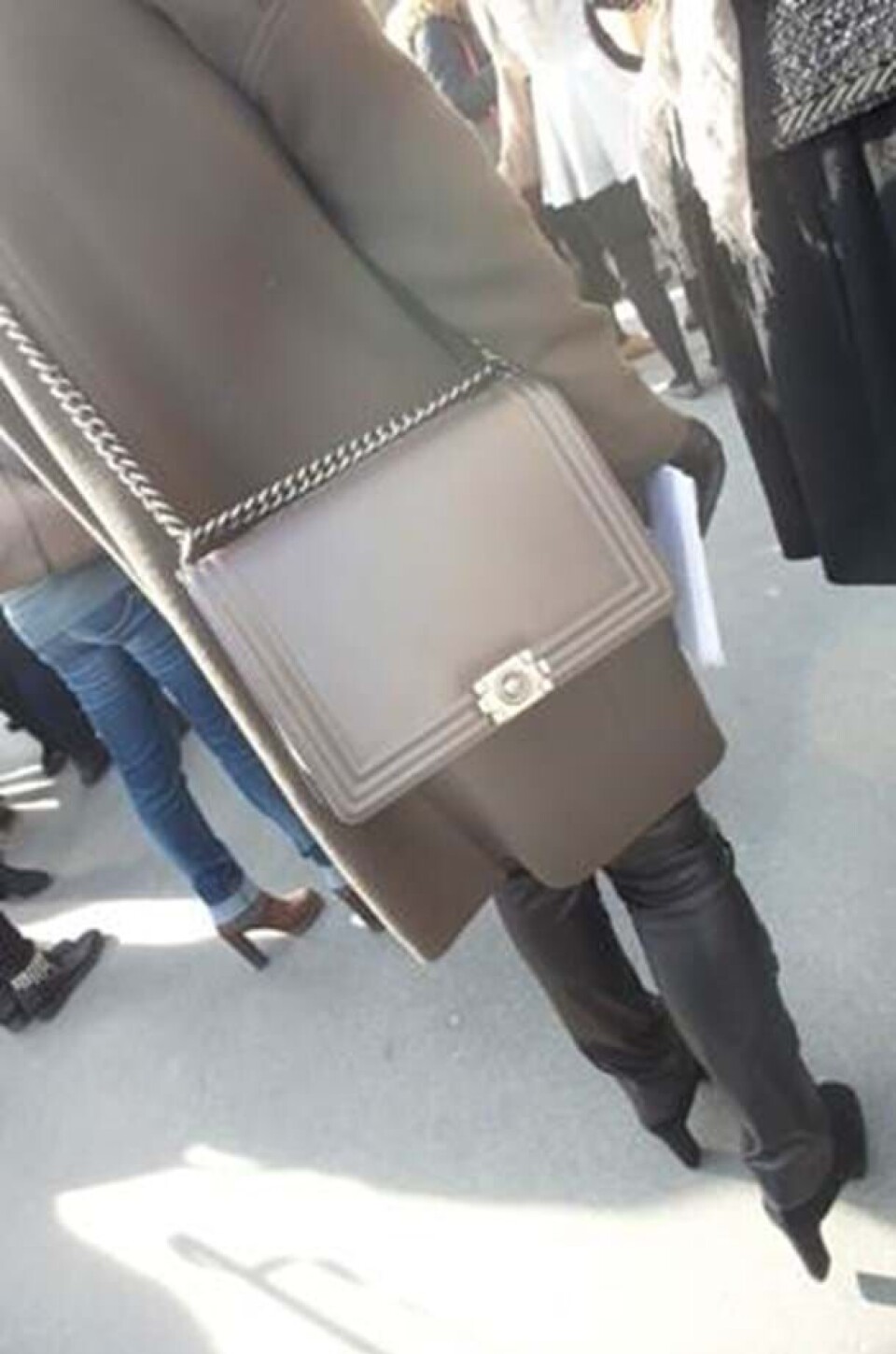 Se fransk lækkerhed på gaden til Paris Fashion Week i marts 2013