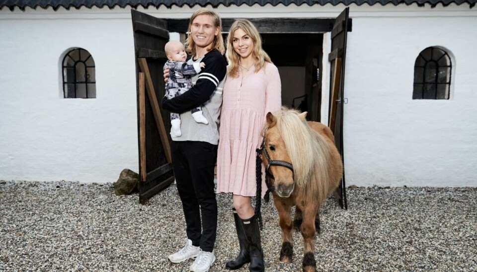 Mathias Severinsen og Caroline Godrim deler ud af tiden omkring fødslen af sønnen Oliver i Dplay-programmet 'Fra fame til familie'. Parret gik dog fra hinanden lige inden deres program fik premiere i juli i år (Foto: Krestine Havemann)