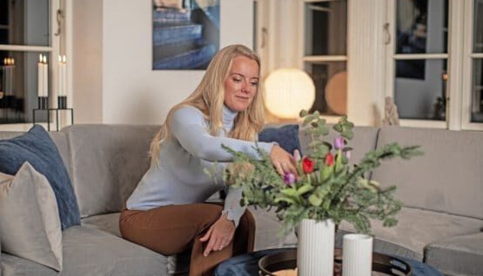 Pernille Vermund er vild med tulipaner til jul, og det er der en særlig grund til. - Min mor har altid pyntet op med røde tulipaner i mit barndomsven, så dem forbinder jeg med jul, fortæller hun (Foto: Lars E. Andreasen)