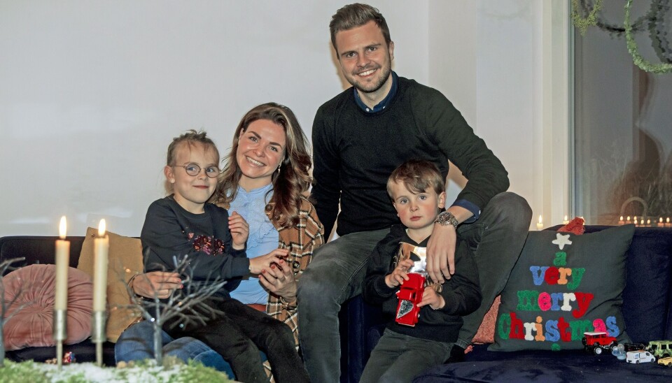 Ditte Julie, Joakim og børnene er faldet godt til i deres nye hjem, der har en ekstraordinær udsigt til Øresund. Ditte Julie er lige nu på optagelser til Kanal 5-programmet 'Over atlanten', hvor hun, sammen med fem andre kendisser, skal sejle fra Lanzarote til Aruba (Foto: Lars E. Andreasen)