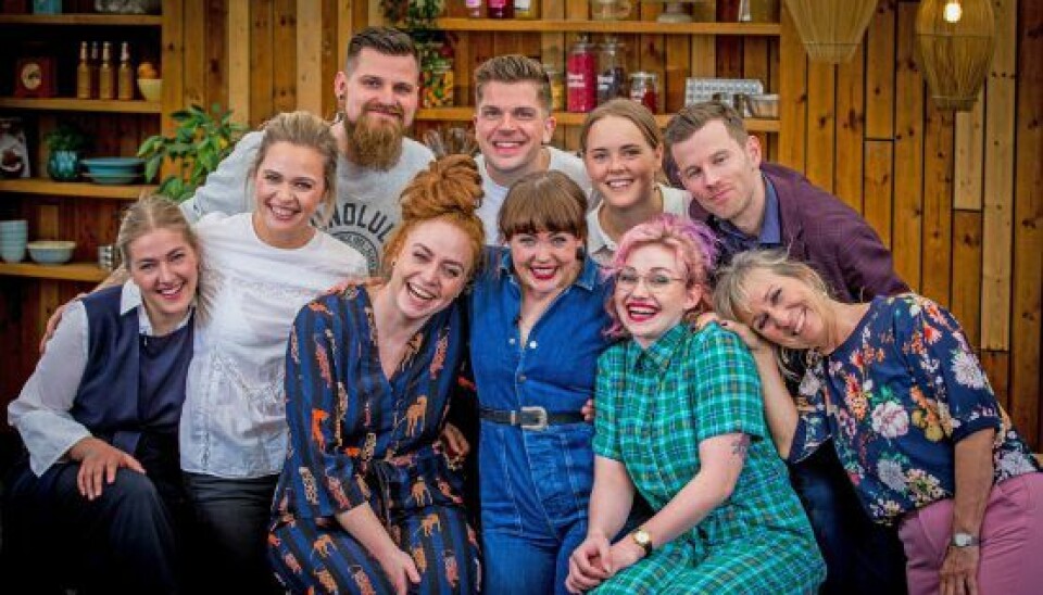 Deltagerne i 'Den store bagedyst 2019' var Frederikke, 23, Louise, 37,Fillip, 30, Rikke; 30, Henrik, 32, Victoria, 28, Mia, 18, Beate, 26, Rasmus, 37 og Pia på 59 år. (Foto: Carsten Mol/DR)