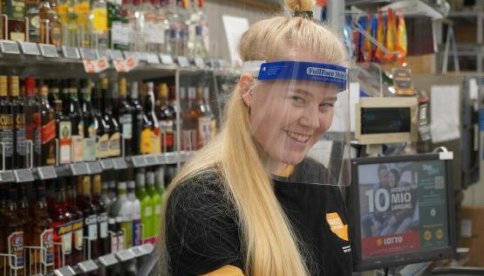Nikoline arbejder til daglig i Brugsen (Foto: TV 2)